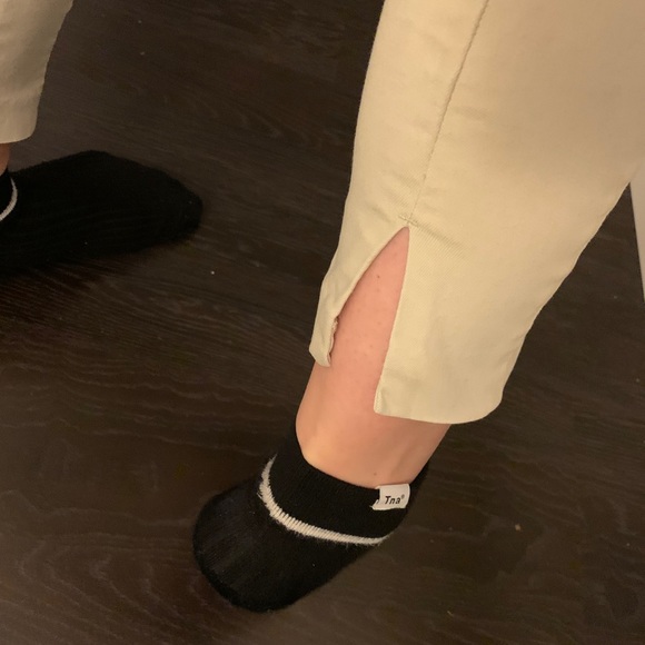 Stretchy cream pants - Picture 4 of 6